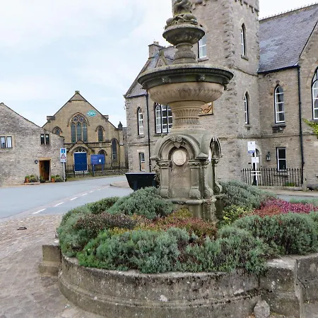 Kelda Garthr Tranquil Garden Leyburn
